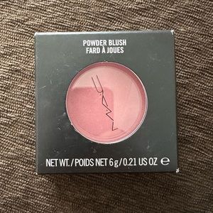 MAC powder blush in colour Well Dressed!
